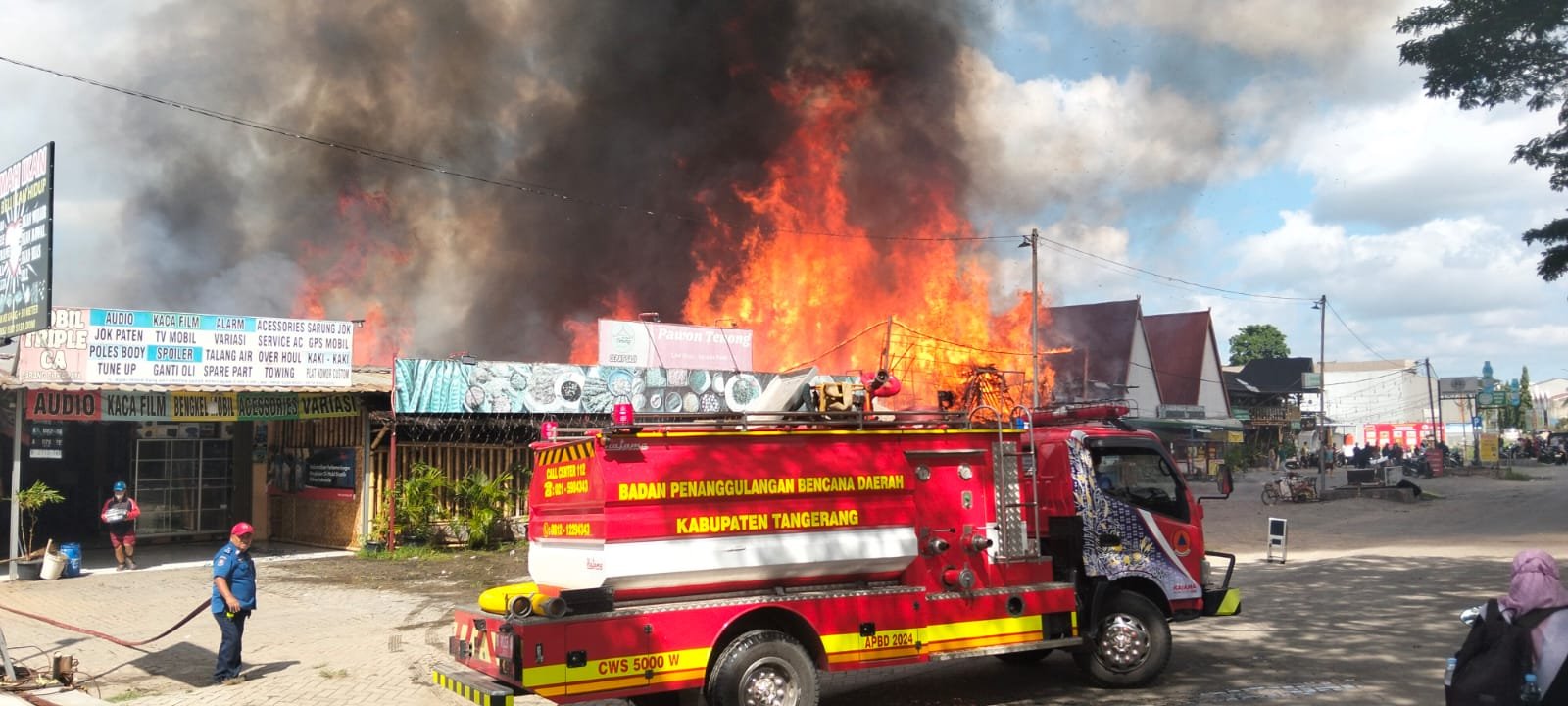 Dua Rumah Makan di Bumi Indah Pasar Kemis Terbakar, Kerugian Hingga Ratusan Juta