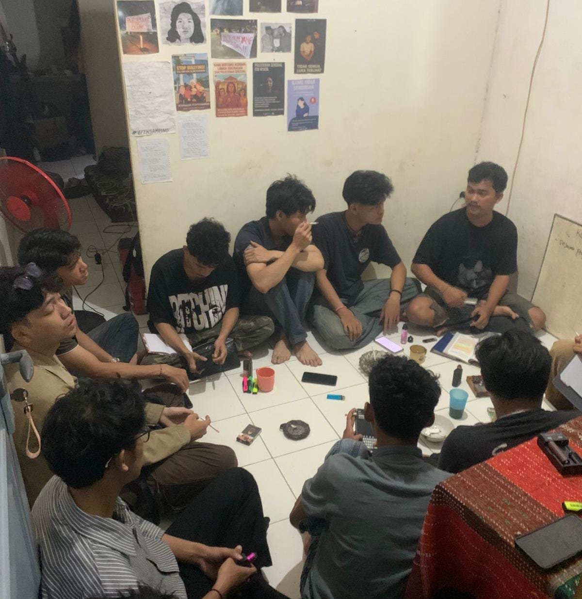 Teras Dialektika Bedah Buku "Komunikasi Propaganda" : Merawat Nalar Kritis di Era Banjir Informasi