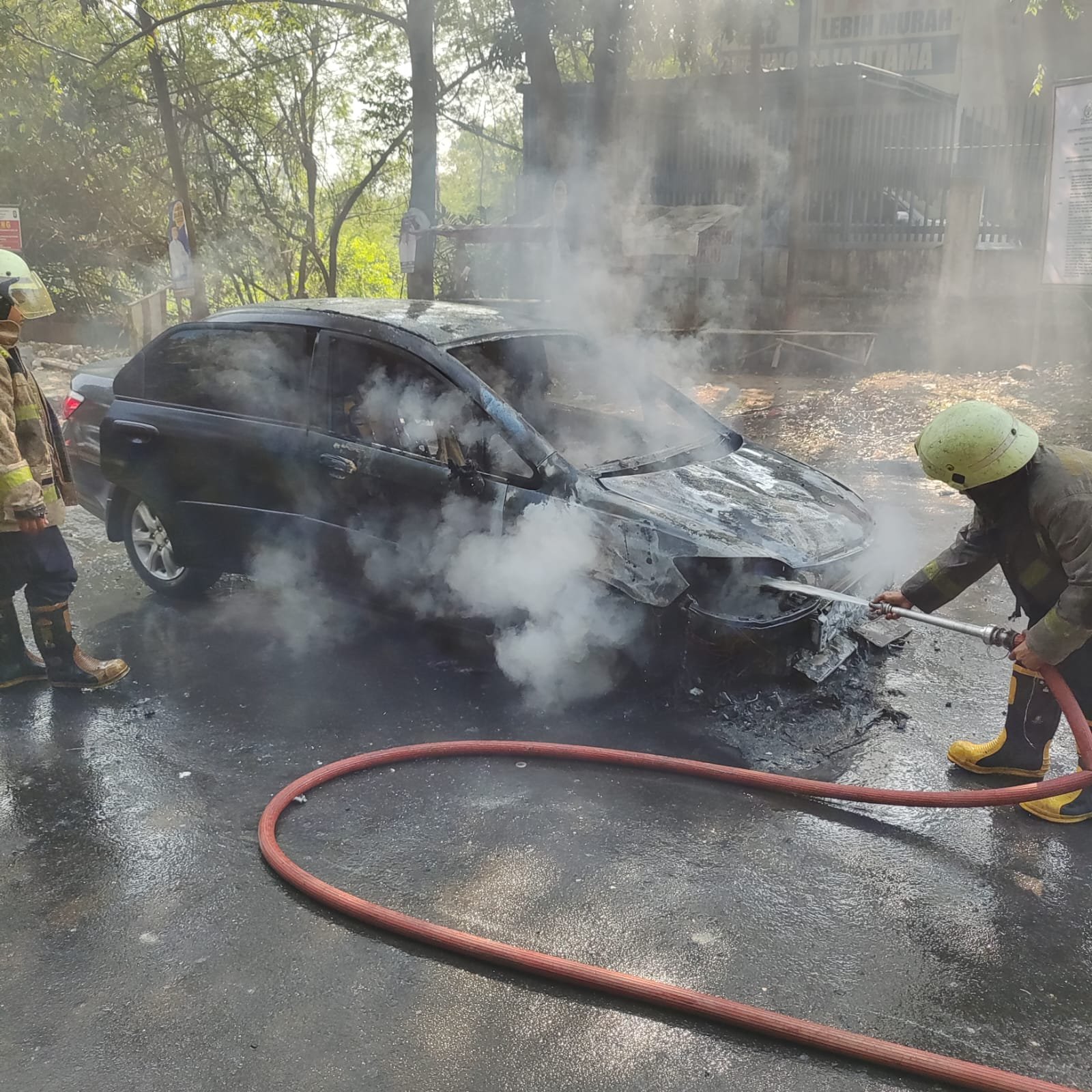 Gegara Korsleting Listrik, Satu Unit Minibus Ludes Terbakar di Tigaraksa Tangerang