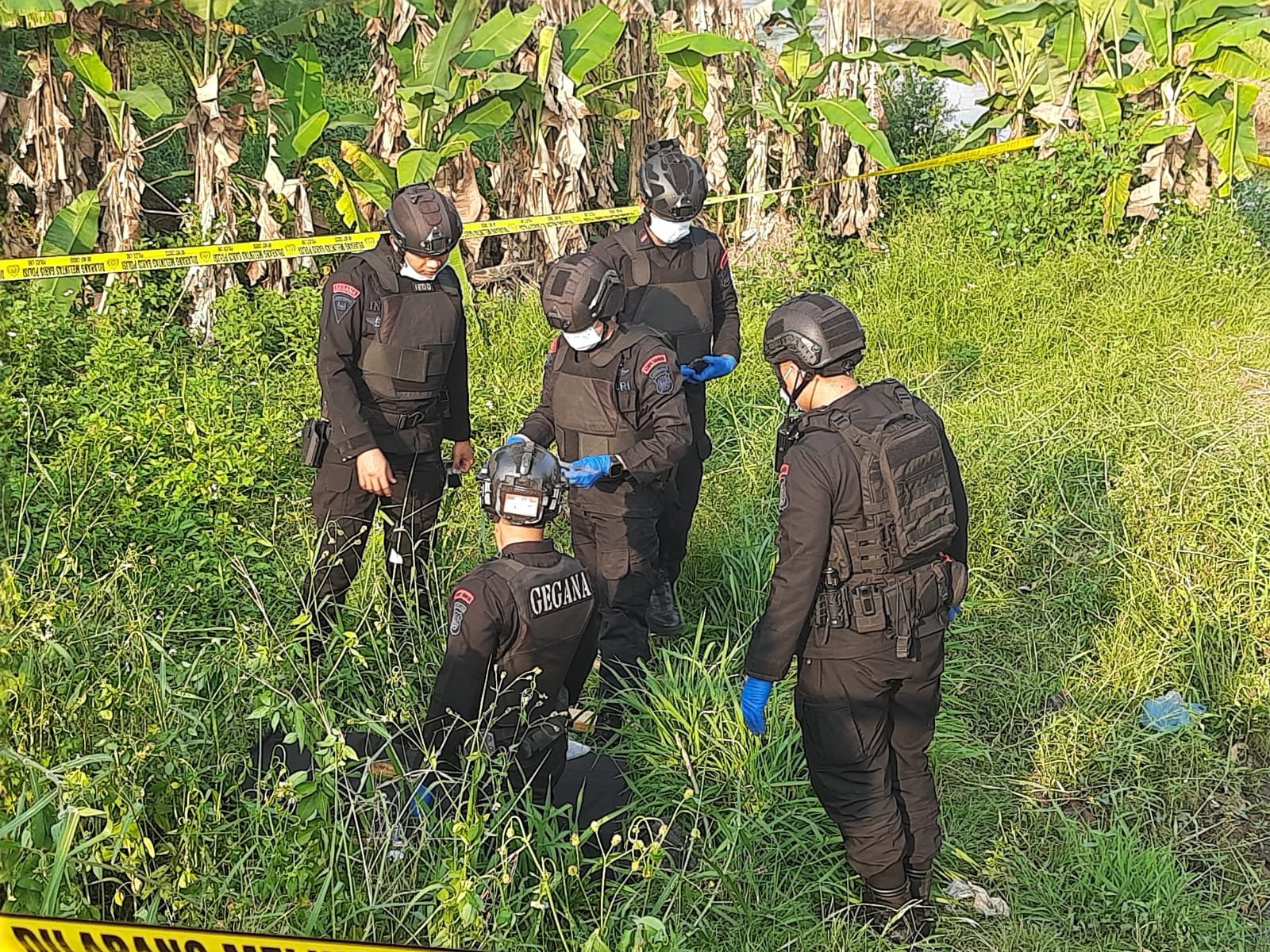 Warga Curug Wetan Geger, Ditemukan Granat dan Mortir di Aliran Sungai