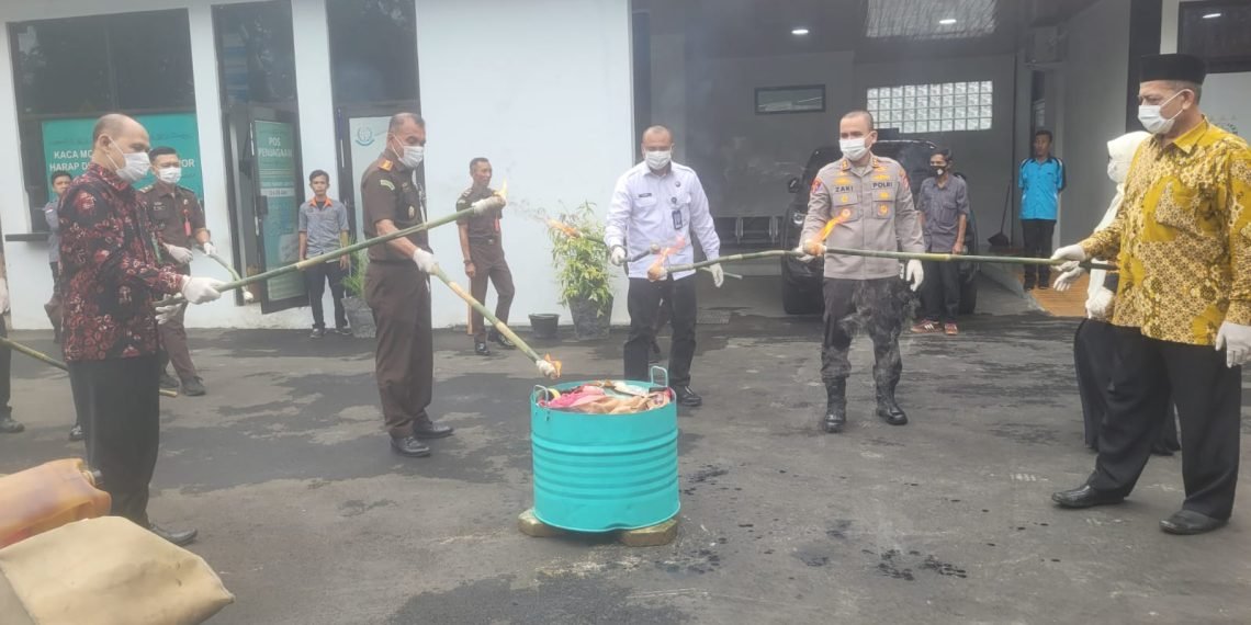 Kejari Lebak Musnahkan Ribuan Obat Terlarang dan Narkotika