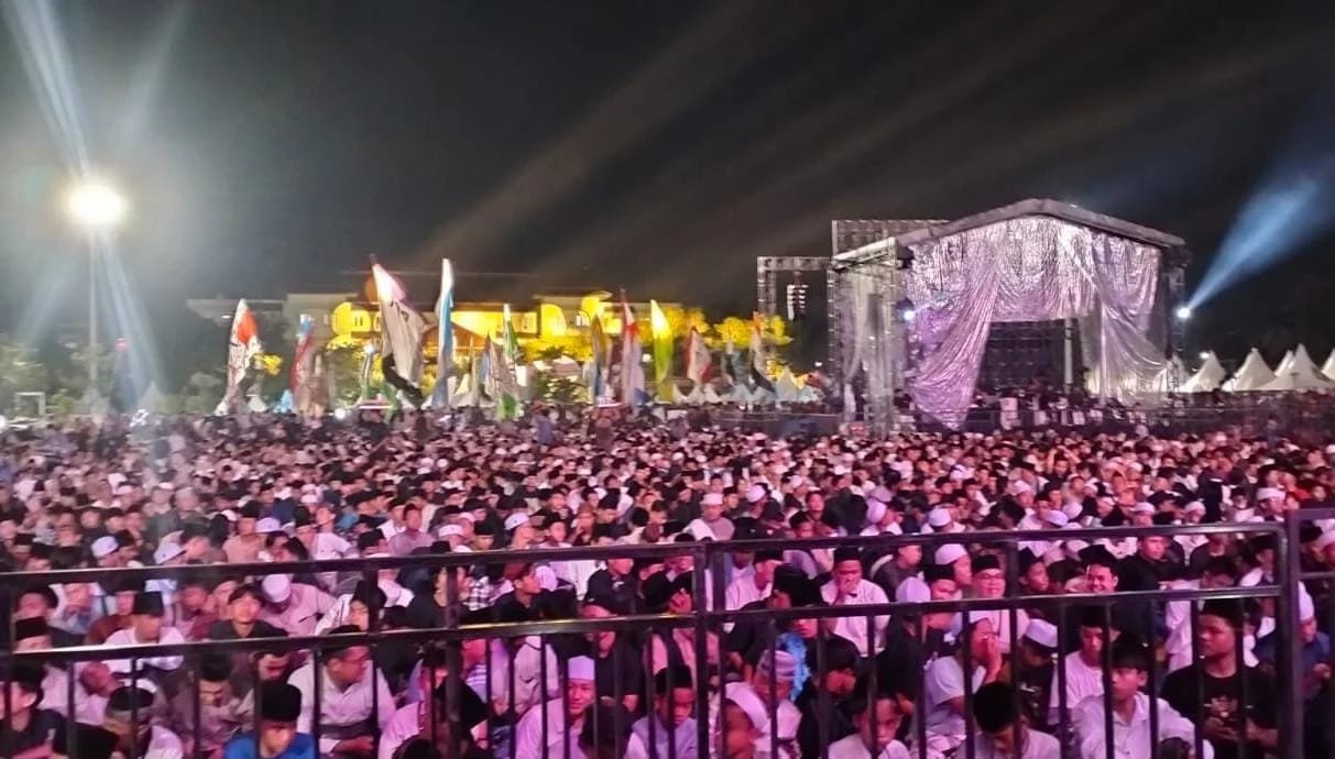 Malam Puncak HUT ke-393 Kabupaten Tangerang Berlangsung Meriah, Ribuan Warga Padati Alun-Alun Tigaraksa