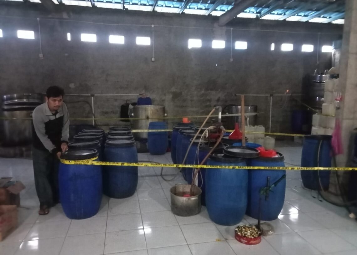 Gudang Pembuatan Miras di Setu Tangsel Digerebek Polsek Cisauk