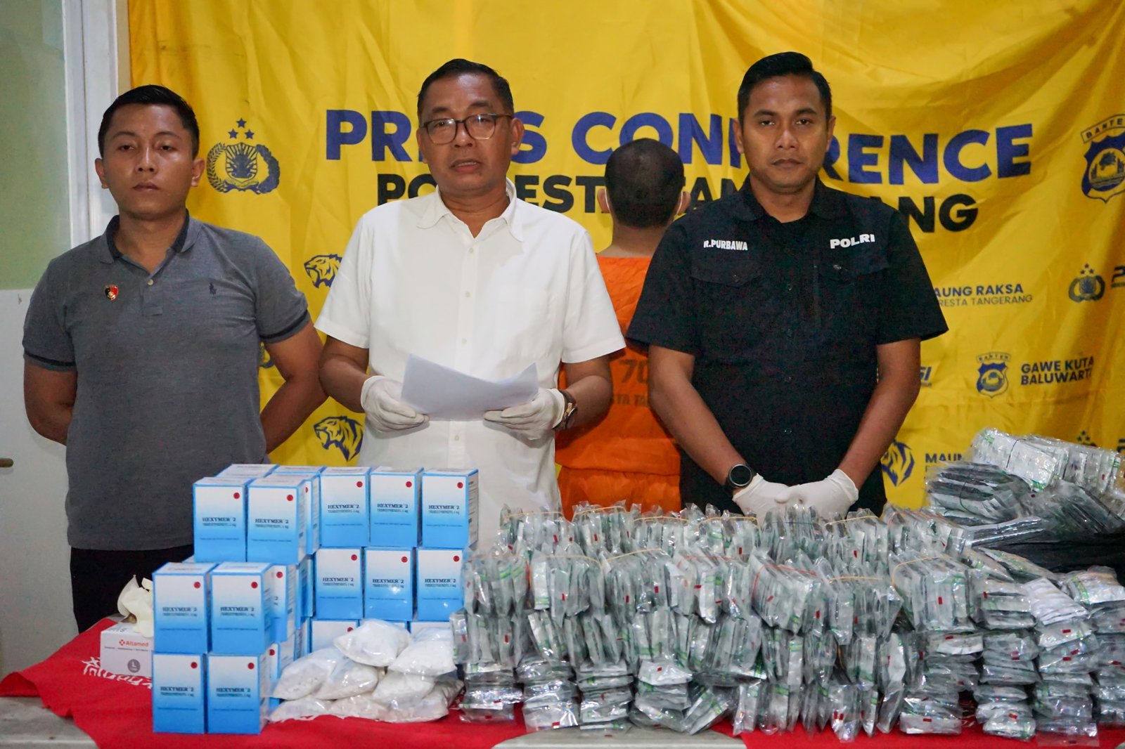 Polisi Ungkap Peredaran 94.450 Butir Obat Keras Daftar G di Pasar Kemis