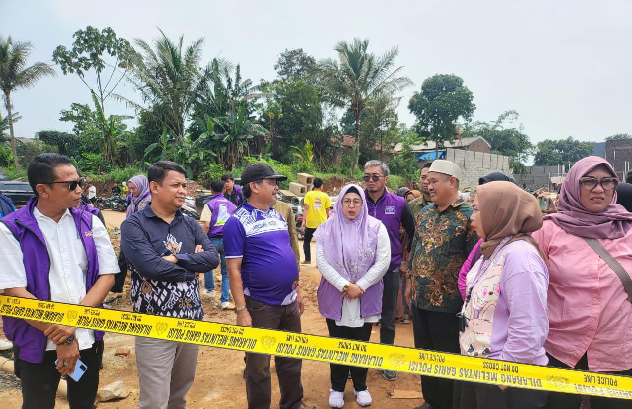 Prihatin, Intan Nurul Hikmah Tinjau Langsung Longsor Pagedangan Tangerang