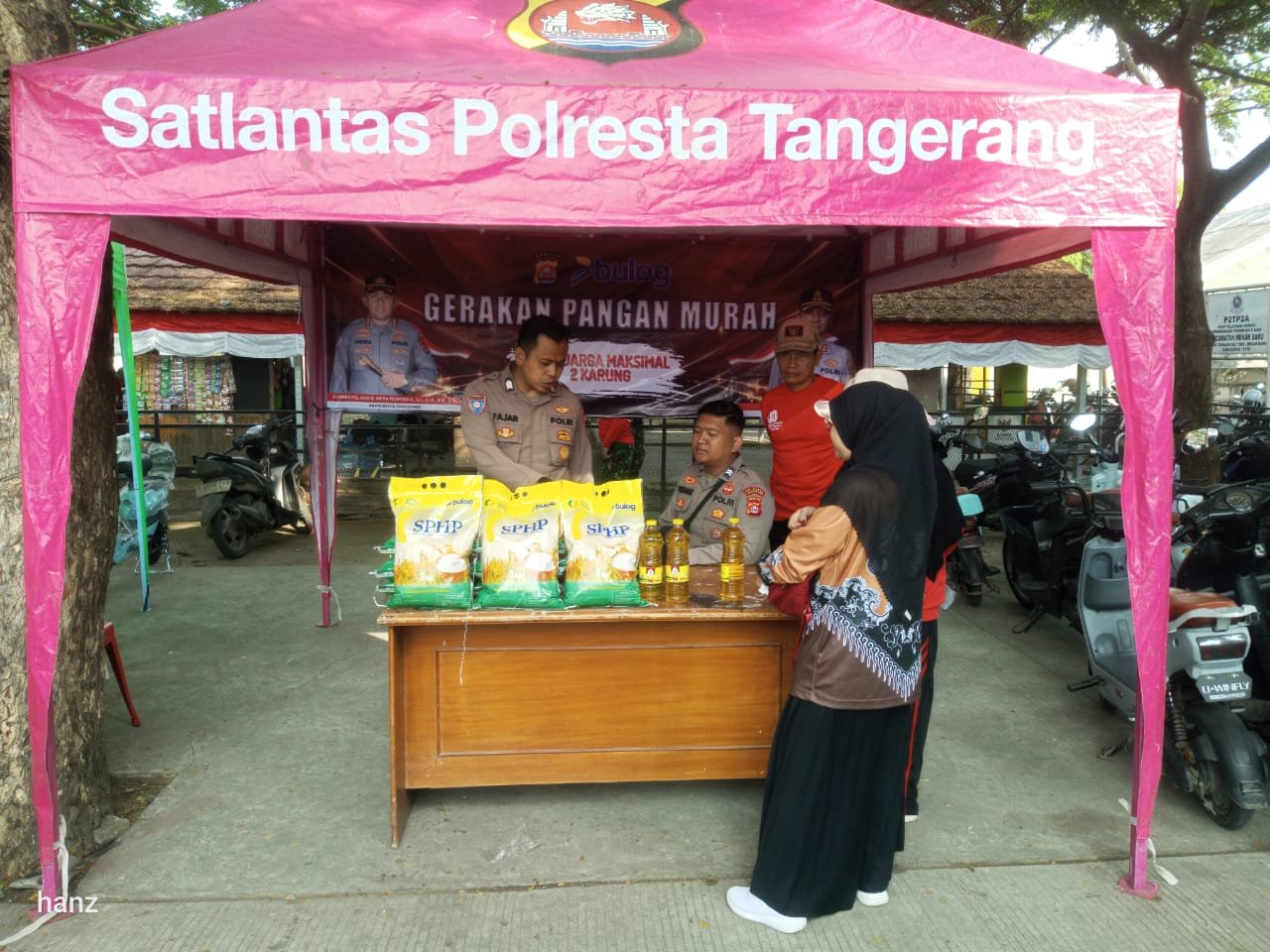 Polsek Kronjo Gelar Pasar Pangan Murah, Warga Mekar Baru Padati Lokasi