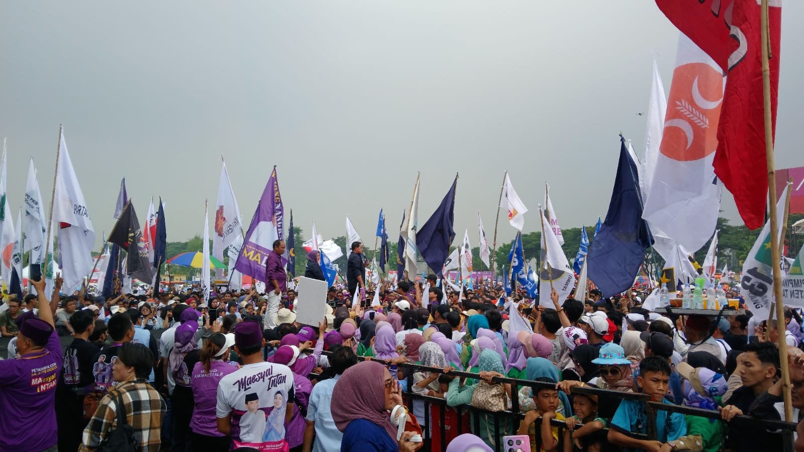 Meriah, Puluhan Ribu Masyarakat Hadiri Kampanye Akbar Maesyal-Intan di Kabupaten Tangerang