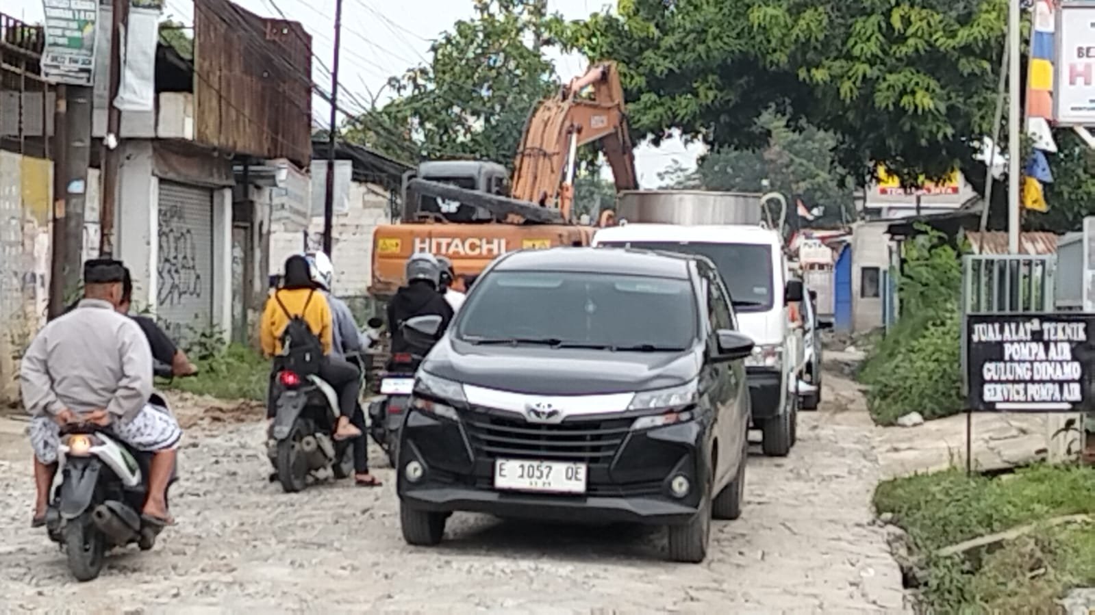 Pemeliharaan Jalan di Pasanggrahan Solear Dikeluhkan Pengguna Jalan, Saroh : Kenapa Sekaligus
