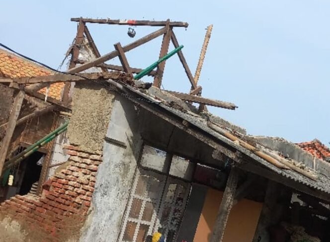 Rumah Warga di Desa Suryabahari Pakuhaji Roboh, Kades Malah Bilang Begini