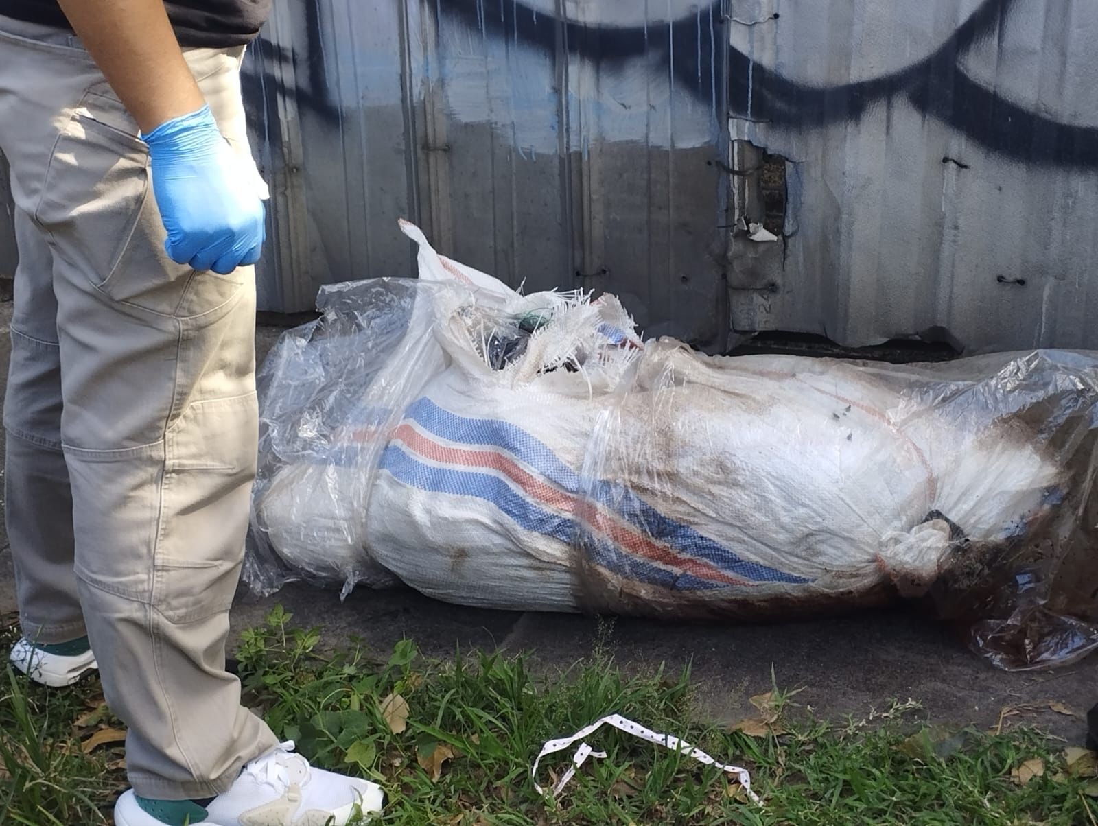 Sesosok Mayat gegerkan warga Kota Tangerang Di Jalan Daan Mogot