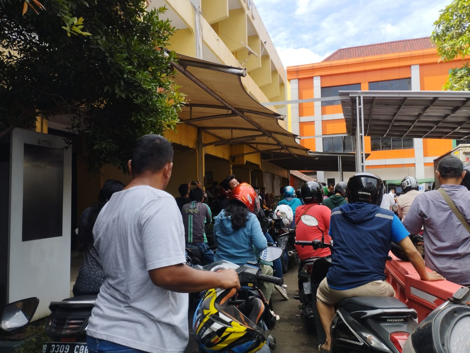 Samsat Cikokol Raup Rp4 Miliar dari Pemutihan Pajak Kendaraan