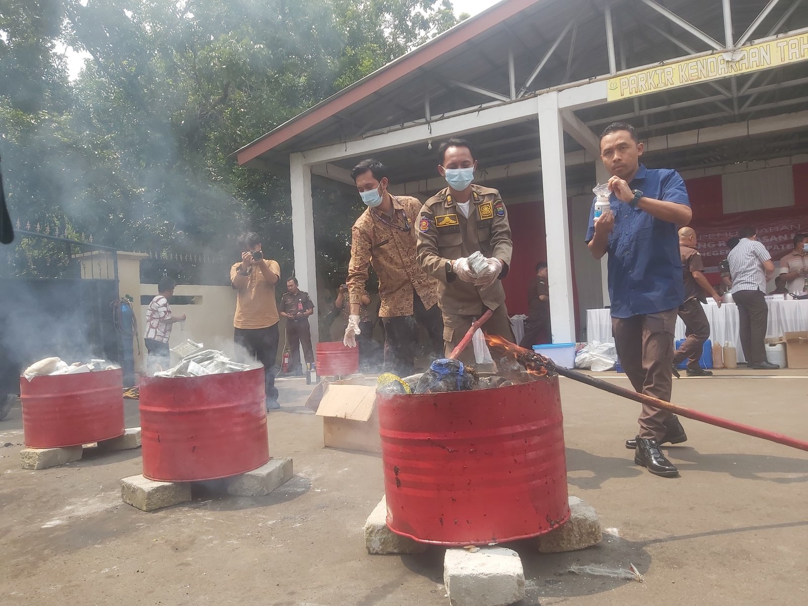 Kejari Kabupaten Tangerang Musnahkan Barang Bukti Narkotika dan Miras