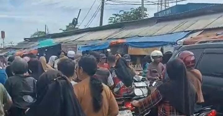 Pemcam Balaraja Layangkan Surat Peringatan Pertama ke PKL di Sekitar Pasar Sentiong