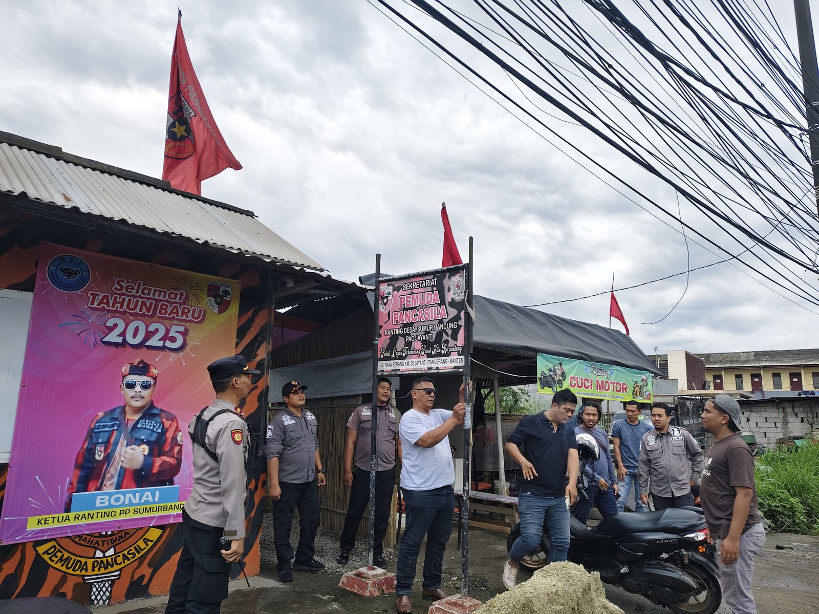 Polresta Tangerang Bersama TNI dan Pemda Tertibkan Premanisme, Bongkar Pos dan Atribut Ormas