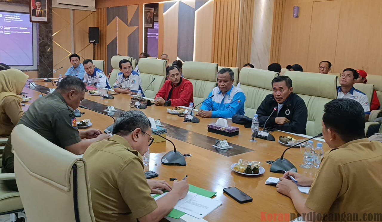 Didemo 2 Hari, PJ Bupati Tangerang Akhirnya Tanda Tangani Surat Revisi UMSK 2025