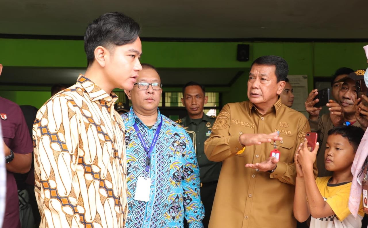 Wapres Gibran Didampingi Bupati Tangerang Kunjungi Puskesmas di Kelapa Dua