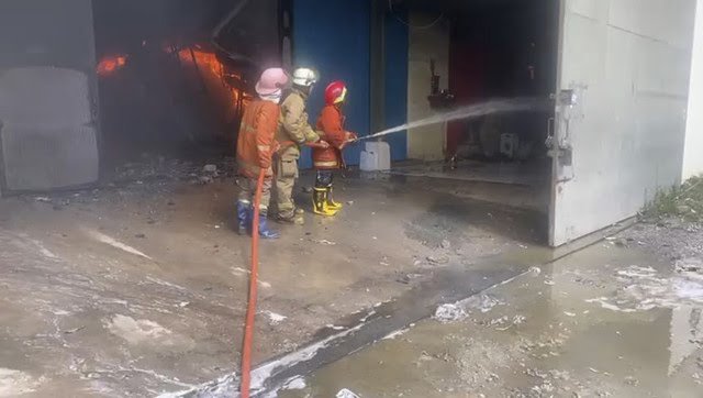 5 Gudang Mainan dan Kimia di Dadap Tangerang Terbakar