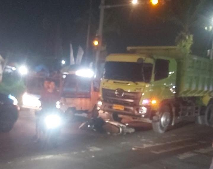 Pengen Nonton Band di Acara HUT Kabupaten Tangerang, Pemotor Ini Tewas Terlindas Truk