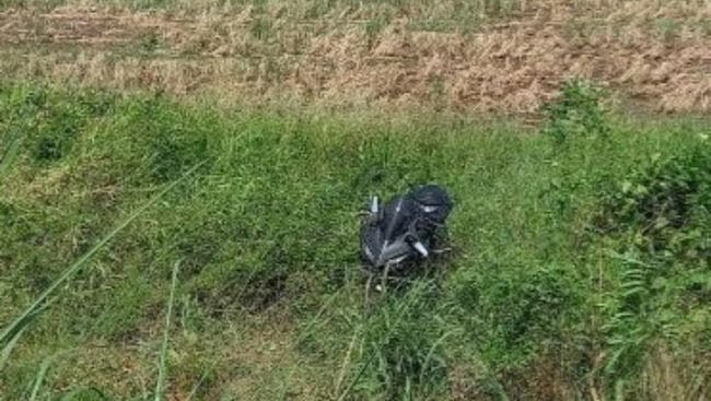 Ngantuk Saat Berkendara, Pengendara Motor Sport Terperosok ke Sawah di Tangerang