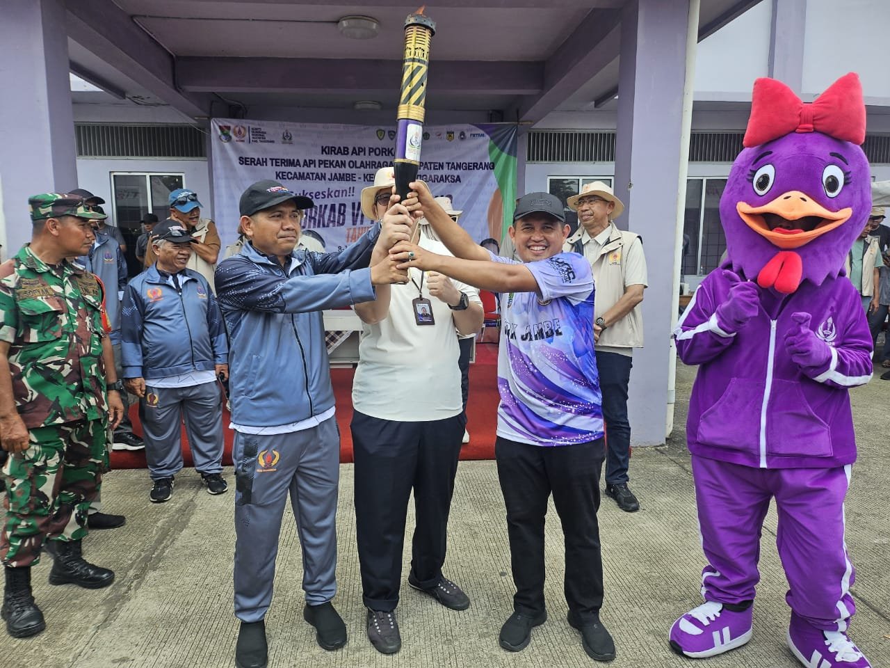 Kirab Obor Porkab VI Tangerang di Kecamatan Tigaraksa Berlangsung Meriah