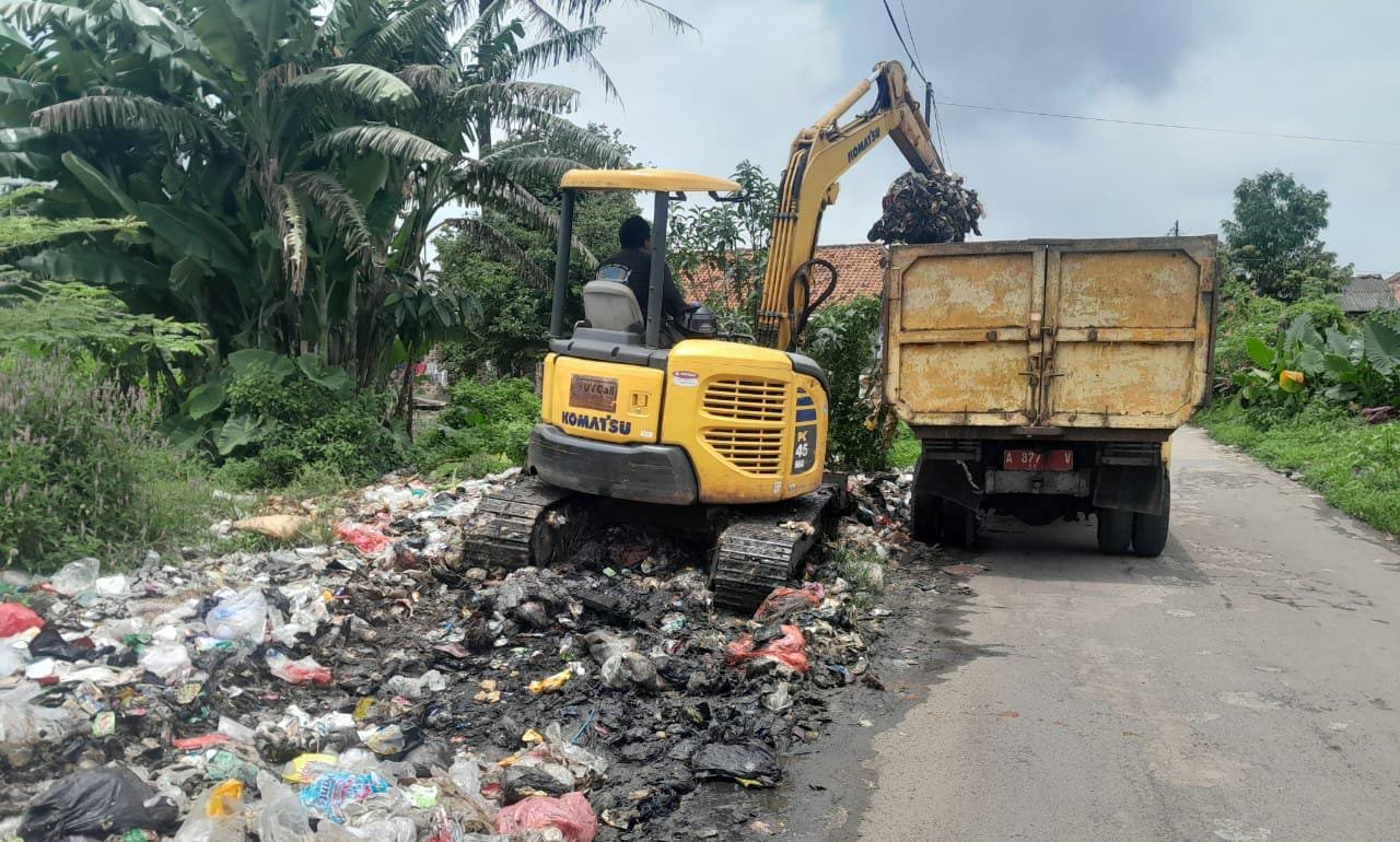 Sampah Menumpuk, PemDes Pasirnangka Tigaraksa Bebersih Desa