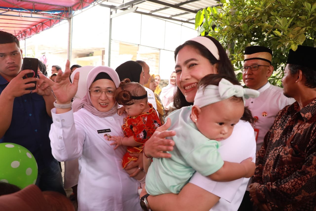 Hari Pertama Kerja, Wabup Tangerang  Tinjau Langsung Penyaluran MBG di Curug
