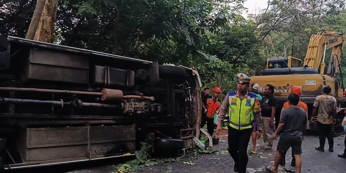 2 Orang Rombongan Pengantin Asal Balaraja Tangerang Tewas di Pekalongan Akibat Bus Terbalik