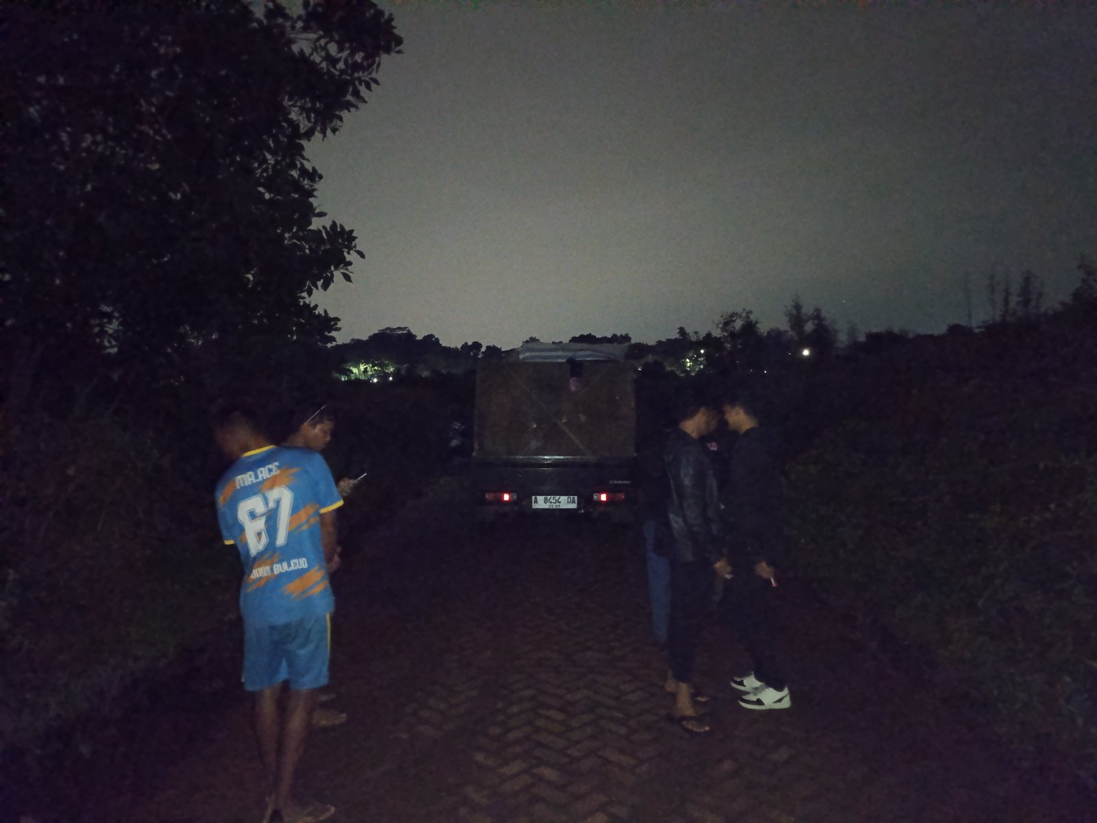 Warga Tangkap Pelaku Pembuang Sampah Ilegal di Bugel Tigaraksa, Manik : Sudah Dibawa ke Kantor Satpol-PP