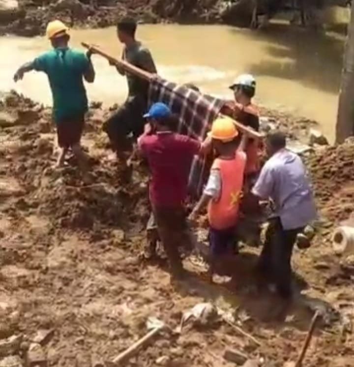 Pekerja Proyek Pembangunan Jembatan di Cisoka Tangerang Tertimpa Longsor